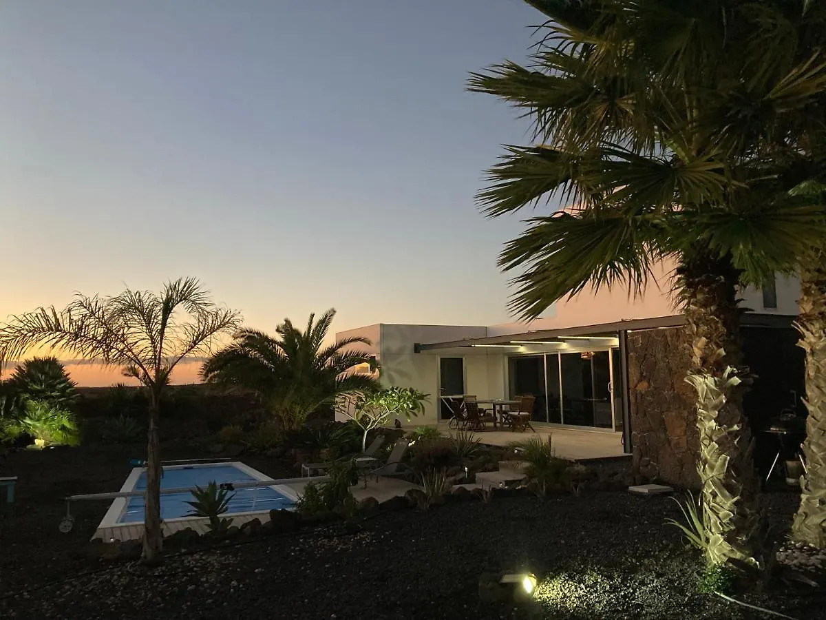 Majanicho Rock - Villa With Heated Pool Lajares Spain