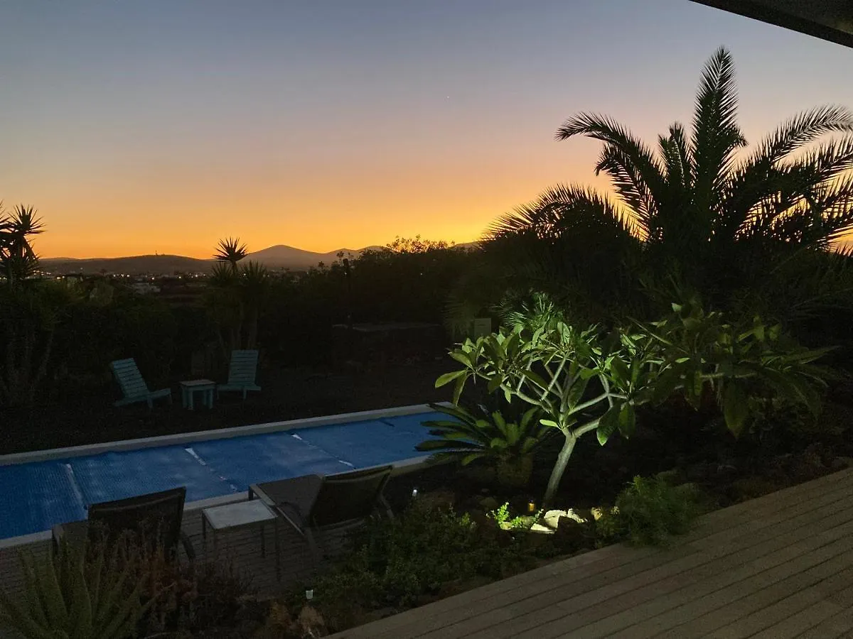 Majanicho Rock - Villa With Heated Pool Lajares