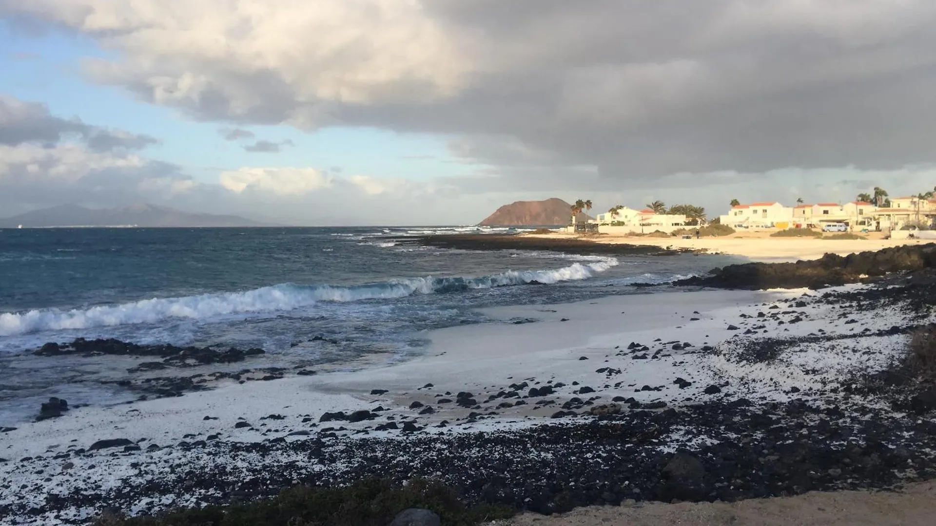 Majanicho Rock - Villa With Heated Pool Lajares