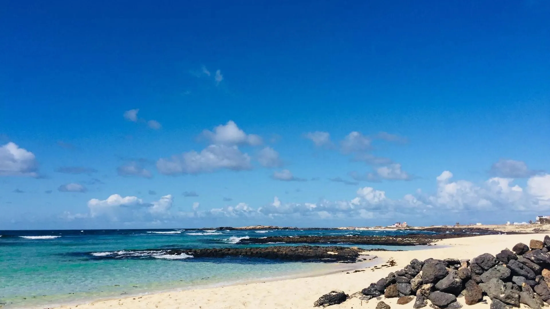 Majanicho Rock - Villa With Heated Pool Lajares