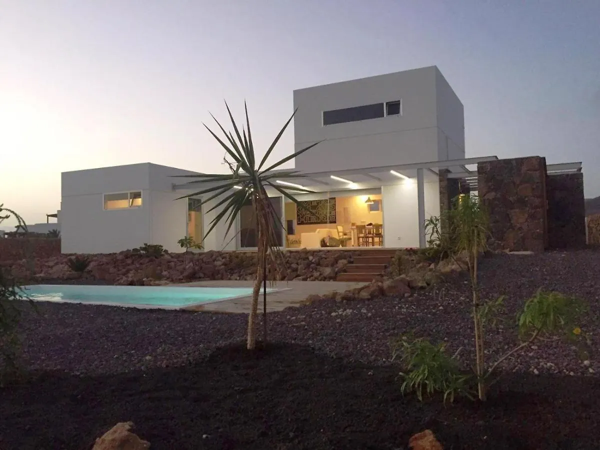 Majanicho Rock - Villa With Heated Pool Lajares
