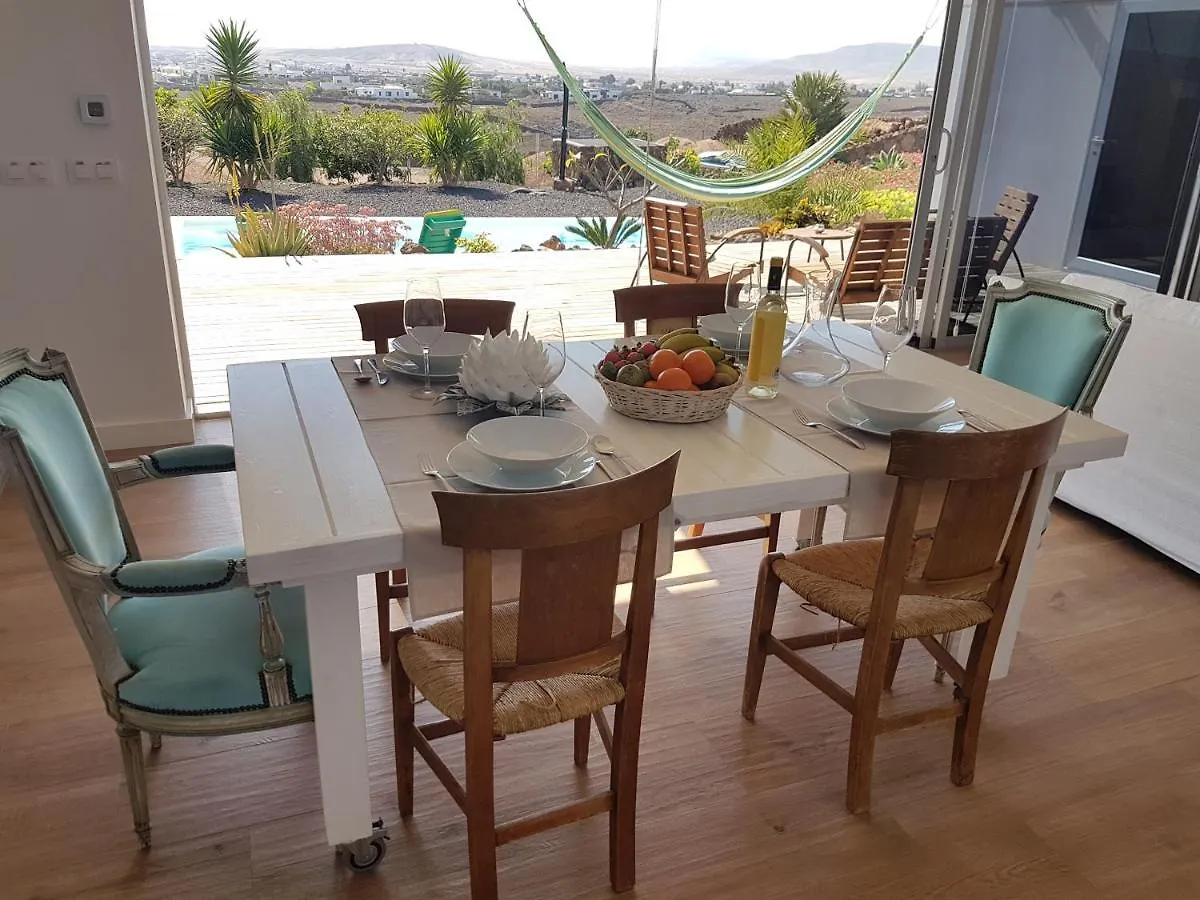 Majanicho Rock - Villa With Heated Pool Lajares