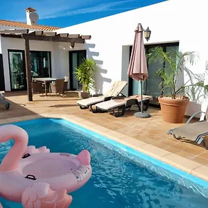 Beautiful Spacious With Private Heated Pool In Lajares